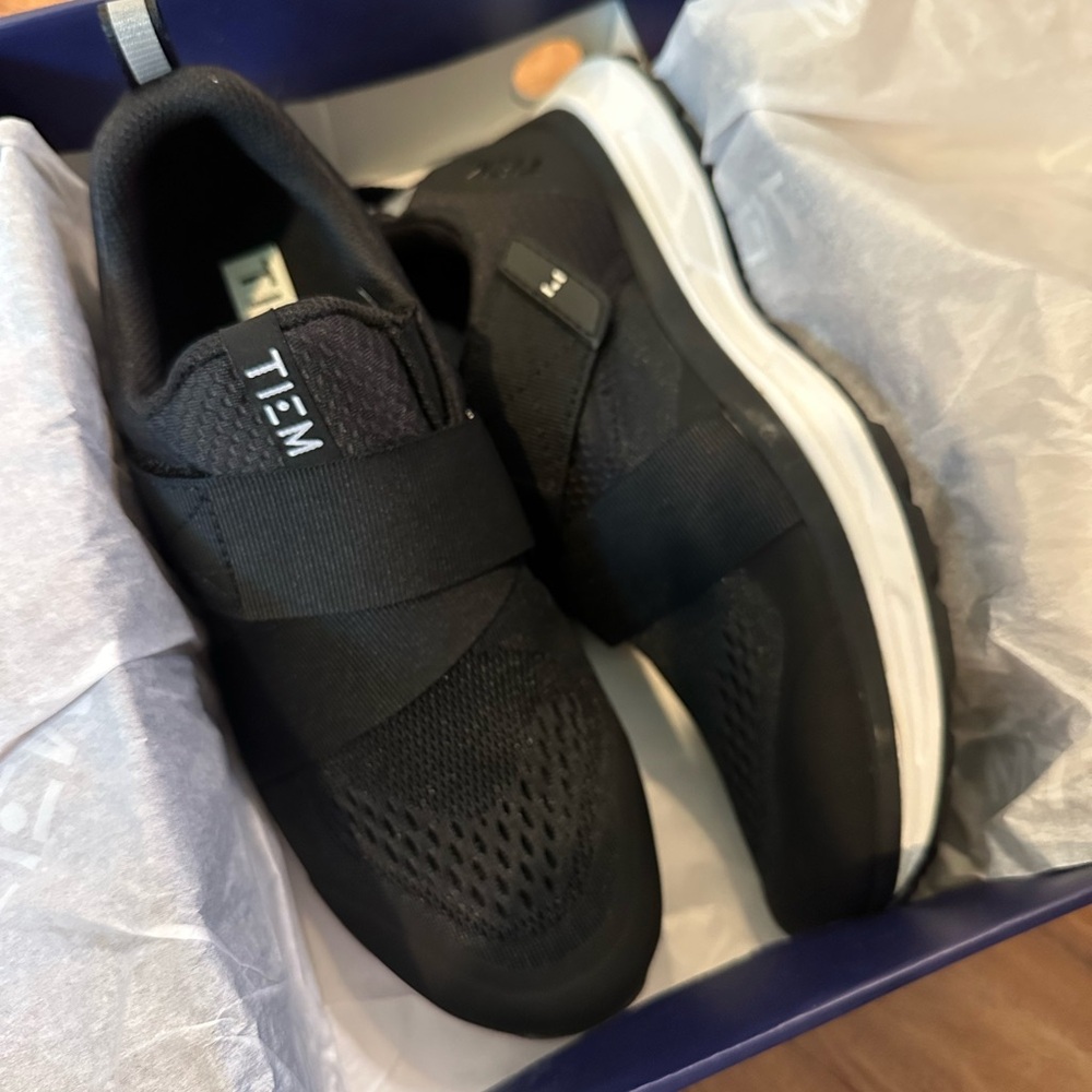 Tiem Women’s sz8 Black Cycling Shoes NWT